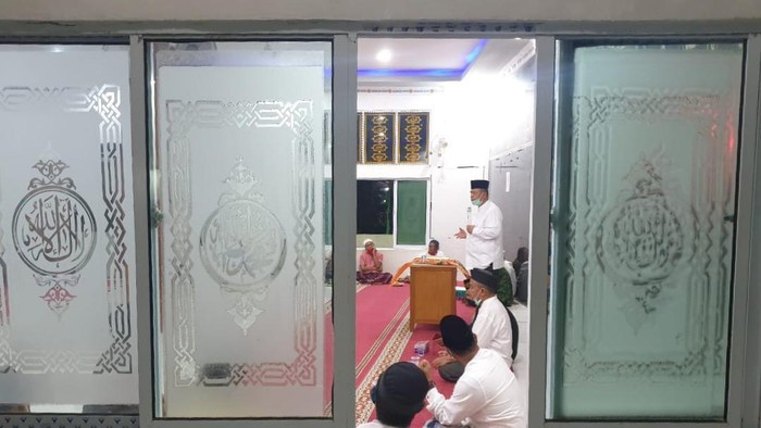 Cagub Sumbar Nasrul Abit memberikan sepatah kata saat mengahadiri acara Maulid Nabi di Masjid Jabal Rahmah, Minggu (1/11).