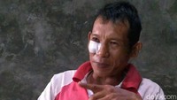 Sekitar dua menit kemudian, disusul suara yang sama untuk kedua kalinya. Menurut Fahrudin, suara kedua ini lebih kencang dibanding yang pertama. Saat itu dia langsung berlari ke arah jalan. Saat berlari ke arah jalan, tiba-tiba dia merasakan perih di mata sebelah kirinya dan pingsan.