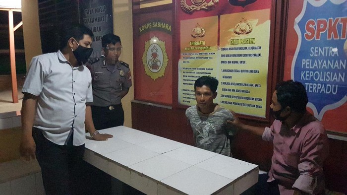 Oknum guru di Polewali Mandar, Sulawesi Selatan dibekuk polisi lantaran mencabuli keponakannya sendiri.