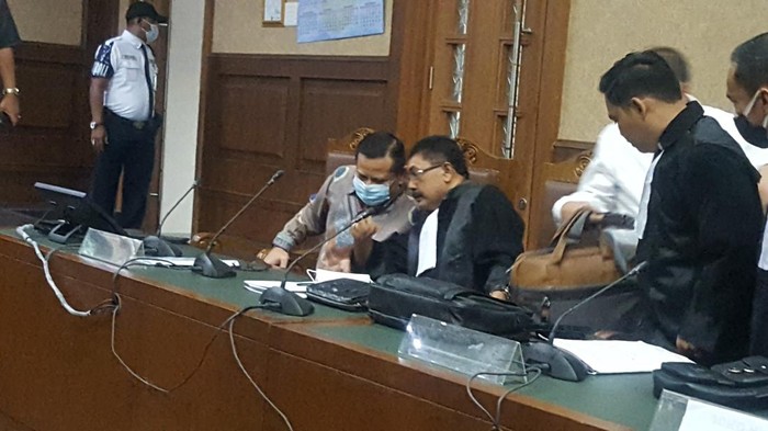 Irjen Napoleon Bonaparte menjalani sidang perdana kasus red notice Djoko Tjandra dengan agenda pembacaan dakwaan, Senin (2/11/2020).