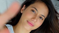 Dara 28 tahun ini sebelumnya terlihat habiskan waktu bersama Arsyah. Mulai dari liburan di Bali hingga dalam event racing baru-baru ini. Foto: Instagram pevpearce