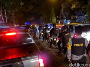 Massa BPPKB Luar Daerah Coba Masuk Sukabumi, Polisi: Kita Sekat-Razia