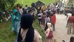 Potret Bus Terbalik di Solok Sumbar