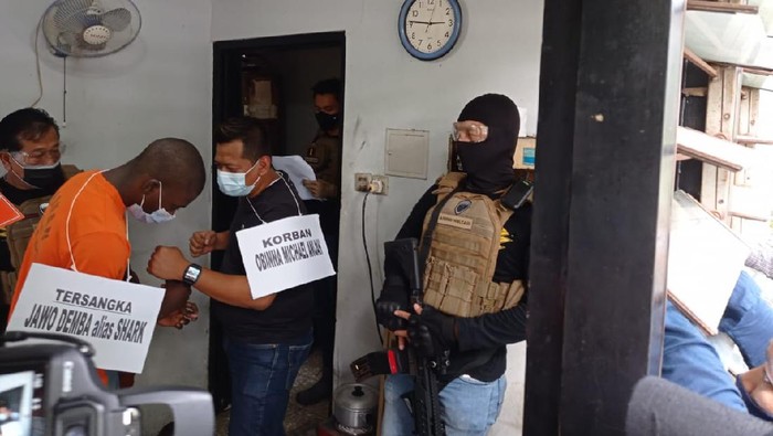 Rekonstruksi pembunuhan pria WN Ghana di Jakarta Barat.