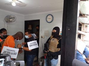 Rekonstruksi, Pembunuh WN Ghana di Jakbar Peragakan 24 Adegan