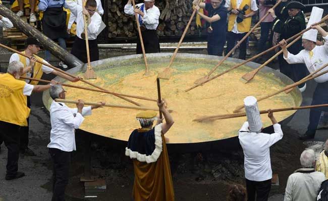 Rekor Omelet Jumbo, Dibuat dari 60 hingga 145 Ribu Telur Ayam!