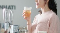 Selain menu kopi, Lain Hati juga memiliki menu berbasis teh. Seperti tea machiatto yang tak kalah segar. Foto: Instagram @ririnekawati