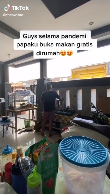 Satu Keluarga Ini Buka Warung Makan Gratis Buat yang Terdampak Corona