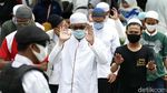 Sebelum Geruduk Kedubes Prancis, Massa Salat Berjemaah di Jalan