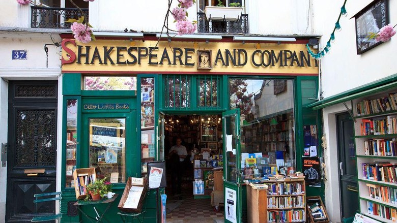 Shakespeare and Company Toko buku legendaris di Paris, Prancis.
