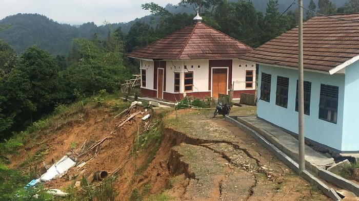 SMA 3 Lebak Banten longsor, pemerintah turun tangan