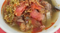 Surya Kencana surganya kuliner Bogor. Jangan lupa mampu ke Soto Mie Pak Kumis yang terkenal akan kelezatannya. Apalagi disantap dengan sambal ijo. Foto: Instagram @richards_hd