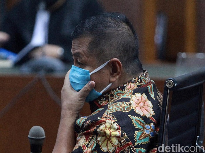 Tommy Sumardi, mengajukan diri sebagai justice collaborator (JC). Tommy menilai dirinya pantas mengajukan JC karena telah mengungkap kebenaran.