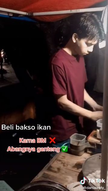 Heboh! Tukang Bakso Ikan Mirip Artis Raffi Ahmad