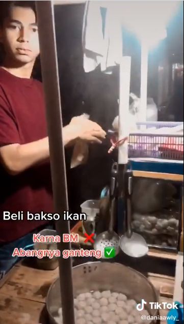 Heboh! Tukang Bakso Ikan Mirip Artis Raffi Ahmad