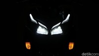 Seperti diketahui, Yamaha Aerox 155 kali pertama diperkenalkan pada tahun 2016. Dan jika dihitung, pada tahun 2020 ini Aerox sudah berumur empat tahun. Ada sejumlah perubahan yang dibawa Yamaha dalam versi terbaru motor tersebut.