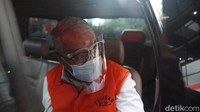 Atas perbuatannya, para tersangka disangkakan melanggar Pasal 2 atau Pasal 3 Undang-Undang Nomor 31 Tahun 1999 tentang Pemberantasan Tindak Pidana Korupsi sebagaimana telah diubah dengan Undang-Undang Nomor 20 tahun 2001 tentang Perubahan atas Undang-Undang Nomor 31 Tahun 1999 tentang Pemberantasan Tindak Pidana Korupsi juncto pasal 55 ayat (1) ke-1 KUHP.
