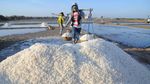 Balada Petani Garam di Indonesia