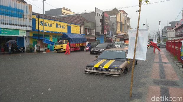 banjir di kota bllitar