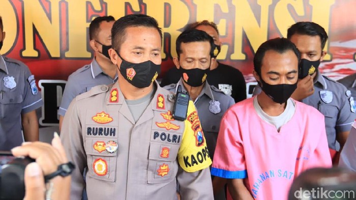 Begal payudara di Tuban tertangkap setelah korban melapor ke suami. Saat diperiksa polisi, pelaku mengaku sudah 5 kali melakukan begal payudara.