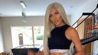 Artis seksi Chloe Ferry harus berurusan dengan petugas karena dianggap melanggar aturan lockdown. Dok. Instagram/chloegshore1