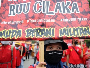 400 Buruh Demo Tolak UU Cipta Kerja di Depan Kemenaker Siang Ini