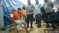 Aksi begal yang menimpa Kolonel Pangestu terjadi pada Senin (26/10), pukul 06.45 WIB, di Jalan Medan Merdeka Barat, Jakpus. Pelaku menggunakan sepeda motor berusaha mengambil tas milik Kolonel Pangestu.  