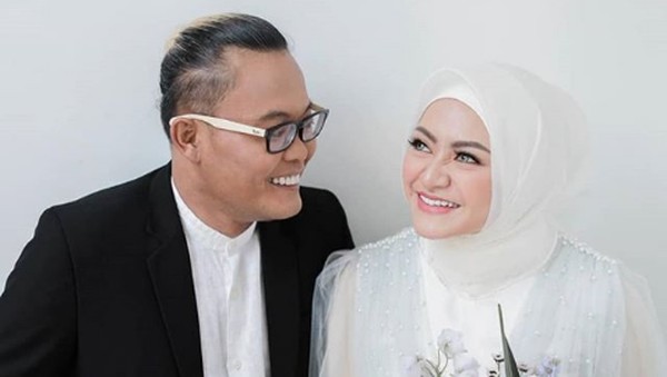 Intip 6 Gaya Mesra Sule dan Nathalie Holscher, Bak Foto Prewedding