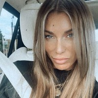 Inilah Kate Greville, perempuan yang disebut-sebut sebagai kekasih Ryan Giggs. Menurut Daily Mail, mereka telah menjalin asmara sejak 2017 tapi percintaan mereka sempat diwarnai putus-sambung. (Foto: Twitter/@KateEAGreville)