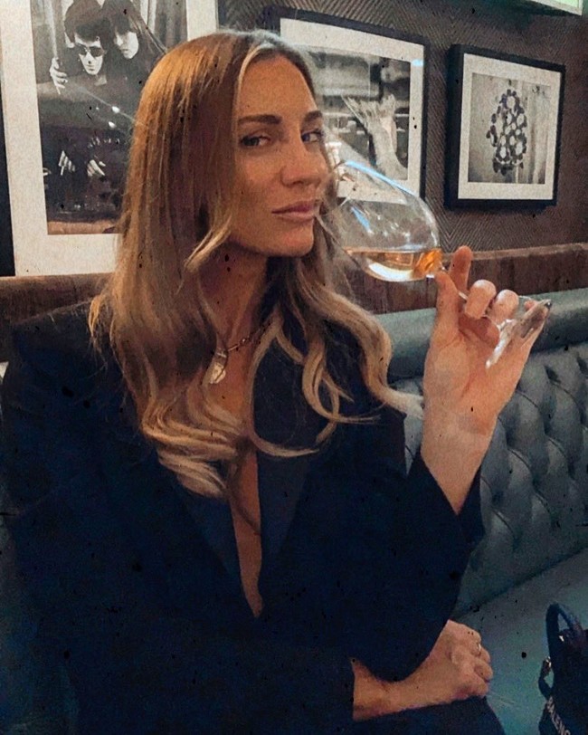 Diketahui dari profil akun Twitter-nya, @KateEAGreville, Kate berprofesi sebagai seorang humas. Ia biasa menangani klien dari berbagai bidang dan industri, mulai dari pariwisata, olahraga, bahkan hingga fashion dan kecantikan. (Foto: Twitter/@KateEAGreville)