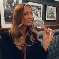 Diketahui dari profil akun Twitter-nya, @KateEAGreville, Kate berprofesi sebagai seorang humas. Ia biasa menangani klien dari berbagai bidang dan industri, mulai dari pariwisata, olahraga, bahkan hingga fashion dan kecantikan. (Foto: Twitter/@KateEAGreville)