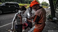 Mereka mengaku masih bersekolah di kelas IV SD.