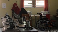 Dengan pelatihan rutin diharapkan warga penyandang disabilitas mampu berkarya dengan segala keterbatasan yang mereka miliki.