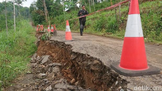 longsor di trenggalek