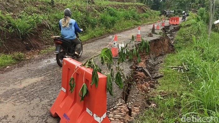 longsor di trenggalek