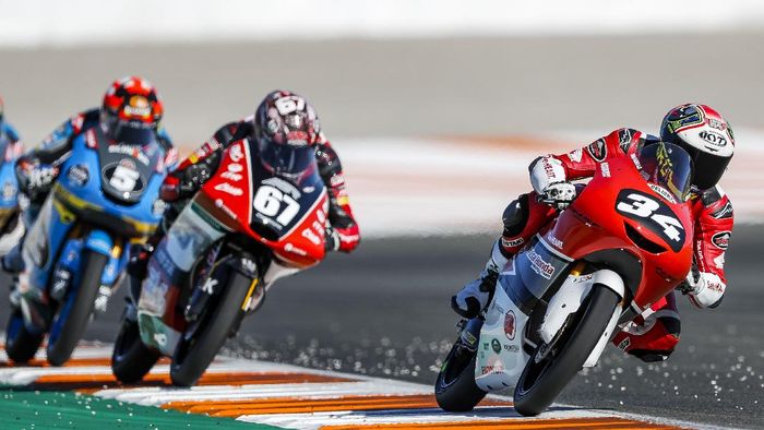 Mario Suryo Aji Mario Suryo Aji dalam aksinya di FIM CEV MOTO3 World Championship+