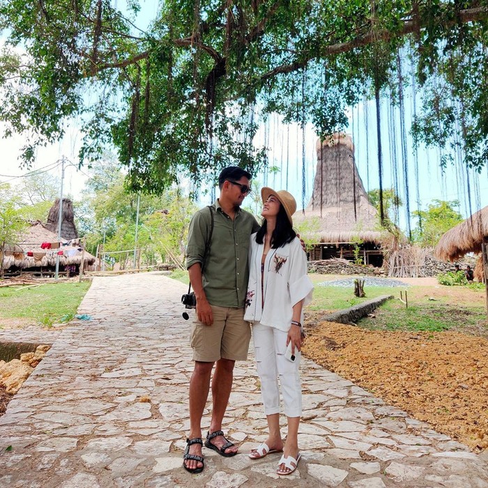Momen mesra Ibnu Jamil dan Ririn Ekawati