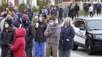Antrean pemilih juga terpantau ada di sejumlah tempat pemungutan suara di Pennsylvania.