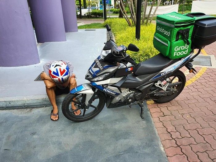 Kisah Ojol Antar Makanan Walaupun Kondisinya Sulit