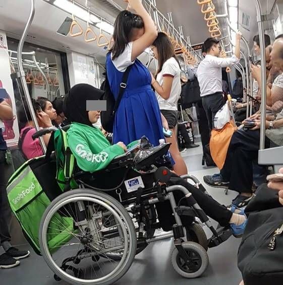 Kisah Ojol Antar Makanan Walaupun Kondisinya Sulit