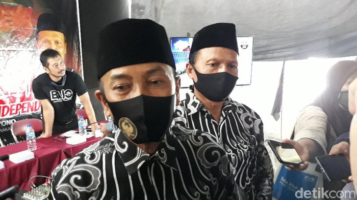 Paslon independen Solo Bagyo Wahyono-FX Supardjo (Bajo). Foto diambil di posko pemenangan Bajo, Laweyan, Solo, Selasa (3/11/2020).