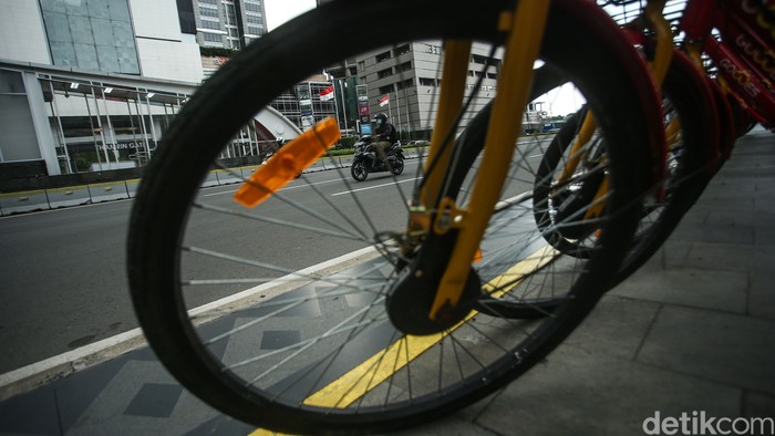 Aksi begal terhadap pesepeda di Jakarta tengah marak. Polda Metro Jaya meminta Pemprov DKI Jakarta menambah kamera CCTV di jalan-jalan Ibu Kota.
