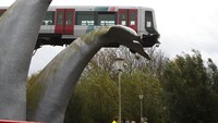 Stasiun ini memang merupakan pemberhentian terakhir jalur metro.  