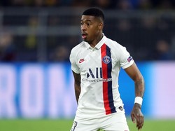 Presnel Kimpembe akan masih menjadi bek tengah PSG musim depan. Meski diterpa rumor, pemain Prancis itu kemungkinan dipertahankan Les Parisiens. (Foto: Alex Grimm/Getty Images)
