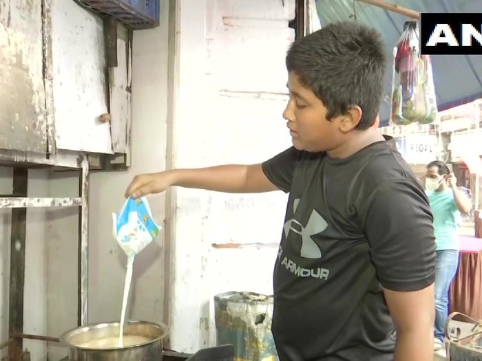 Kisah Subhan, Remaja 14 Tahun Jualan Teh Demi Bantu Ibunya yang Baru di-PHK