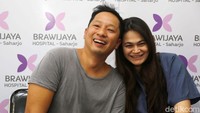 Pasangan tersebut tengah berbahagia usai mendapatkan momongan anak kedua. Pool/Palevi S/detikFoto.
