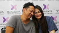 Ringgo Agus Rahman dan Sabai Morscheck saat ditemui di RS Brawijaya, Jakarta Selatan pada Senin (2/11). Pool/Palevi S/detikFoto