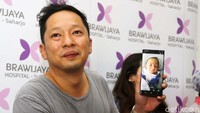 Putra kedua itu pun dinamakan Curtis Ziggy Mars Morscheck yang terinspirasi dari dua musisi idola Ringgo yakni Ian Curtis dan David Bowie. Pool/Palevi S/detikFoto.