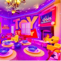 Rumah Toy Story ini juga dilengkapi dengan dapur, ruang makan, perapian, dan ruang keluarga. Foto: dok. airbnb.com/h/myexperiencematters