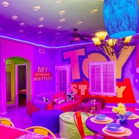 Rumah bernama Toy Story Experience yang terletak di Texas, Amerika Serikat ini bisa menjadi sebuah kabar bahagia bagi para pecinta film animasi keluarga karya Walt Disney tersebut. Foto: dok. airbnb.com/h/myexperiencematters